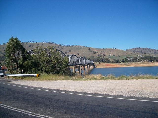 089-bridge over Lake Hume into NSW.JPG