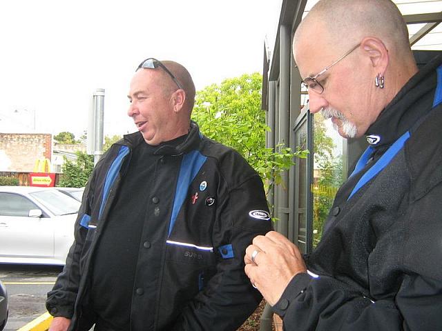 Photo courtesy of Sue (she is the one driving the blue car as her bike is in the shop!)